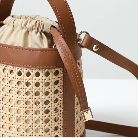 New! Andrea Cardone Rattan Leather Bucket Bag - Picture 4 of 9